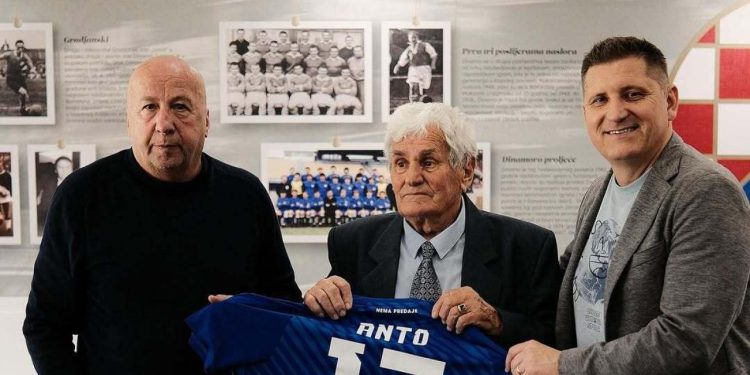 Sportske novosti – FOTO: Dinamo posjetio poseban gost. Pažnju je privukao u danu bolnog poraza: ‘Nije skrivao emocije’