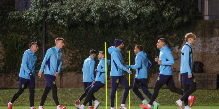 Sportske novosti – FOTO Dinamova trenirka s ‘daškom’ Dalmacije: Navijači Modrih ljuti, je li moguće da je ovo netko odobrio?