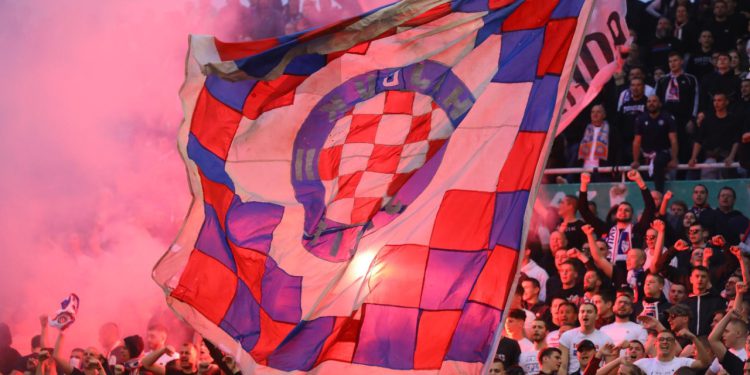 Sportske novosti – FOTO Zavladala totalna ludnica: Ulicama Splita masovno se dijeli samo jedna poruka, svi putevi vode u istom pravcu