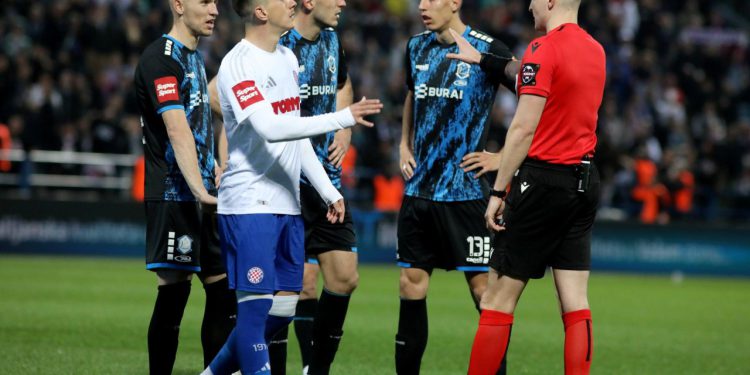 Sportske novosti – Hajduk zatražio od HNS-a audio snimke iz VAR sobe u Varaždinu! Evo na čemu temelje svoj zahtjev…