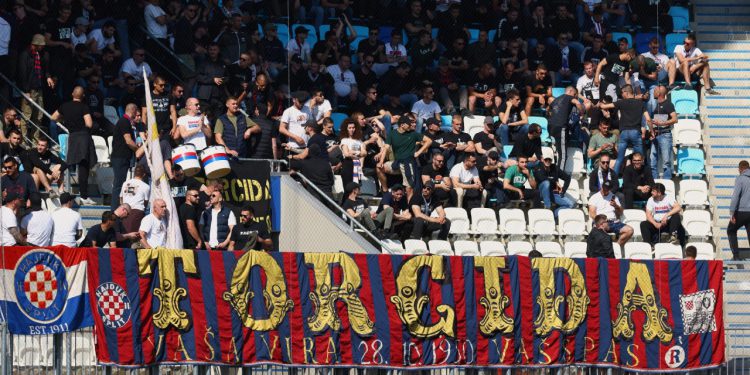 Sportske novosti – Hajduk znatno podigao cijenu ulaznica za derbi, ali redovi na Poljudu odmah na početku prodaje