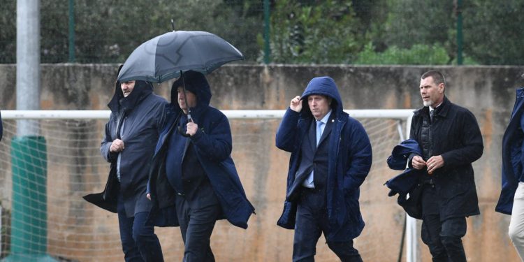 Sportske novosti – ‘Ni najstariji ovo ne pamte…’ Ludi dan u Šibeniku, i odigravanje utakmice bilo pod upitnikom, stigao Zvonimir Boban