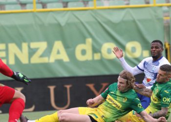 Sportske novosti – Osijek i dalje bez važne karike, a sada se zna i zašto je pojačanje završilo na tribini