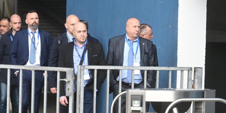 Sportske novosti – Ovo su dvorske bitke u Maksimiru, evo tko ‘udara’ protiv koga dok Dinamo tone u duboku krizu!