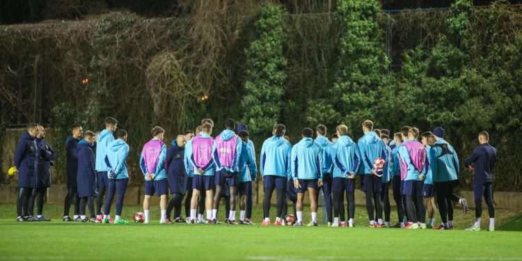 Sportske novosti – Pogledajte što se odvijalo na Dinamovom treningu, igrači postrojeni pred Zajecom i Manenicom