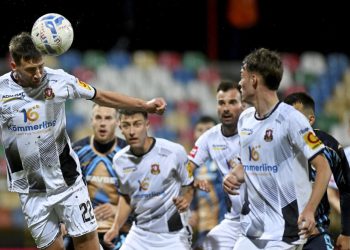 Sportske novosti – SHNL klub u jeku sezone raskinuo ugovor s dvojicom donedavnih prvotimaca. Bivšim hajdukovcima zaželjeli sreću