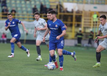 Sportske novosti – Što Petković uopće radi na terenu? Baturinu je čudno gledati, a Cannavaro jednom igraču radi medvjeđu uslugu