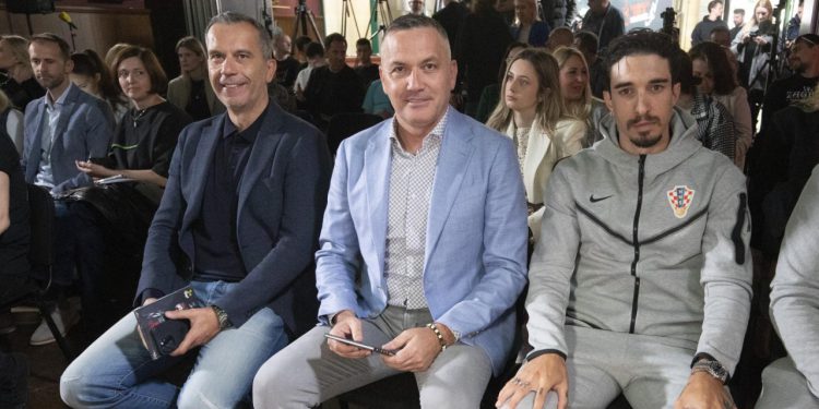 Sportske novosti – Stranih sudaca neće biti, o objavi komunikacije iz VAR sobe odlučuje Komisija nogometnih sudaca