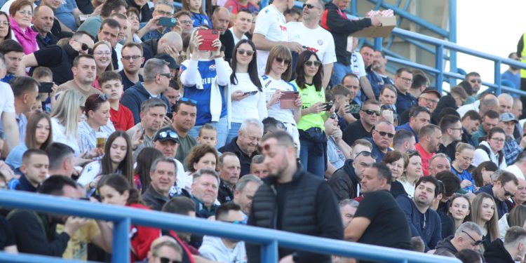 Sportske novosti – U Koprivnici bez uobičajenog navijanja!? Tribina cijelo poluvrijeme poluprazna, evo zašto je Torcida zakasnila