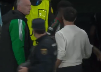 Sportske novosti – VIDEO Detalj s Bernabéua koji je svima promaknuo: Zvijezda Reala uhvatila Saku za vrat, odmah je nastala gužva