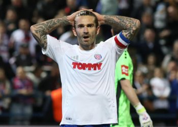 Sportske novosti – VIDEO: Livaja i Rakitić podivljali zbog sučevih odluka, Hajduk zbog toga zamalo primio gol u završnici
