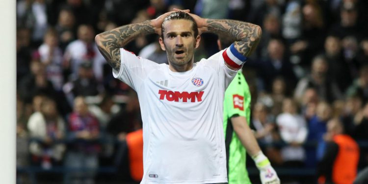 Sportske novosti – VIDEO: Livaja i Rakitić podivljali zbog sučevih odluka, Hajduk zbog toga zamalo primio gol u završnici