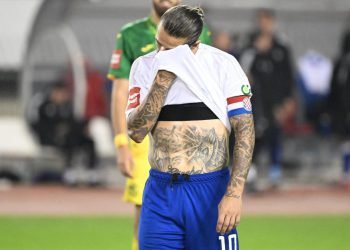 Sportske novosti – VIDEO: Livaja sredio ‘pola gola’, a onda se uhvatio za glavu! Pogledajte veliki promašaj mlade nade Hajduka