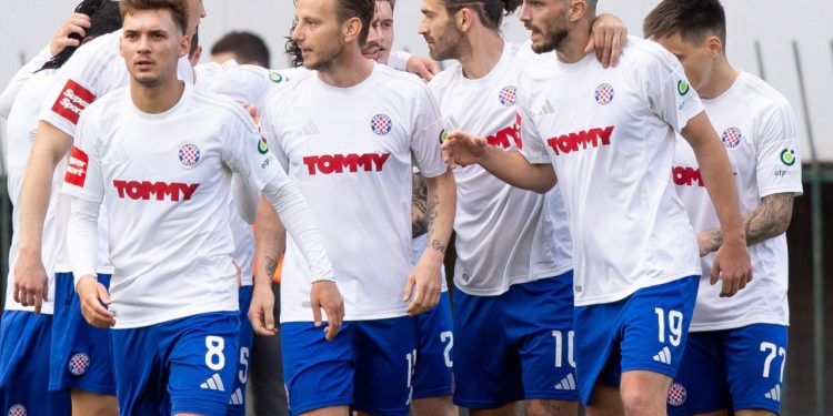 Sportske novosti – VIDEO: Naravno da nije slučajno! Pogledajte što je Rakitić radio prije nego je vratio Hajduk na prvo mjesto
