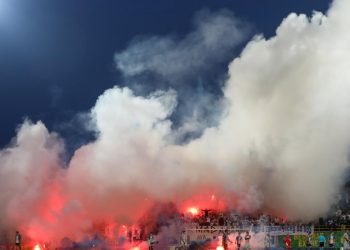 Sportske novosti – VIDEO Zastrašujuć trenutak na Aldo Drosini: Armada prekinula utakmicu, pa umalo bakljom pogodila vlastitog igrača