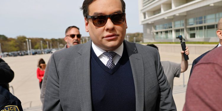 Sramotni zastupnik George Santos osuđen na sedam godina zatvora zbog prijevare i krađe identiteta