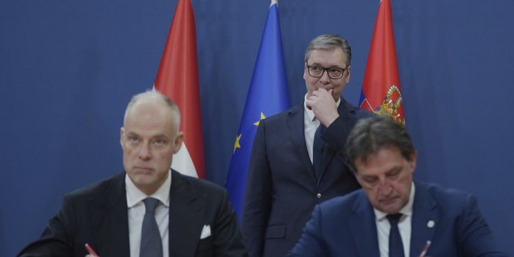 Srbijski predsjednik pozdravlja “vojni savez” s NATO Maverickom – RT World News