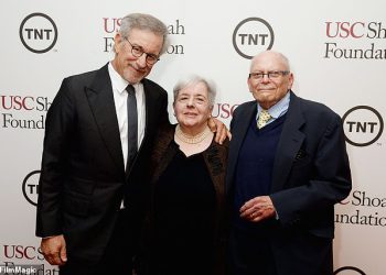 Steven Spielberg odaje počast ‘talentiranom’ i ‘jednom od vrste’ ET i suradnika Jurassic Park -a nakon njegove smrti u dobi od 96 godina