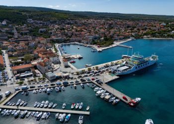 Stiže brzobrodska linija Supetar – Split – Supetar?