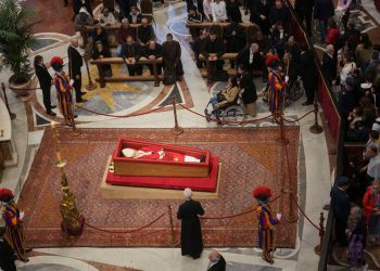 Što očekivati ​​na pogrebu pape Franje od vatikanskih rituala do sigurnosti obloženih željezom i svjetskih čelnika koji sudjeluju