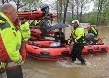 Što znati o jakim olujama i bljeskalicama poplava udarajući dijelove SAD -a