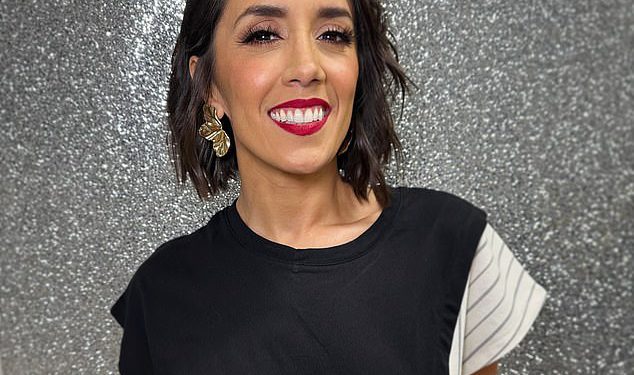 Strogo je Janette Manrara otkriva “borbe” zbog udaljenosti od kćeri Lyra, 21 mjeseci, usred “maničnog” rasporeda i “nikad nije htjela biti kod kuće više” dok nagovještava njezin budući domaćin BBC-a Spin-off