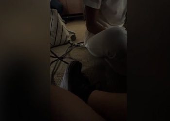 Studenti okamenjenih FSU -a sklonili su se pod stolovima tijekom pucanja | Vijesti