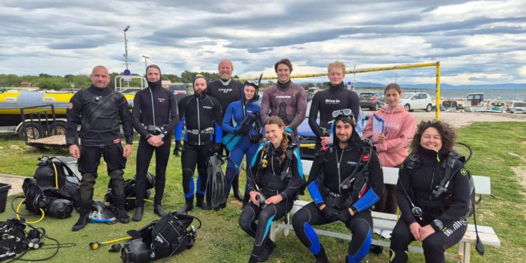 Studenti ronioci očistili podmorje uvale Bura Bura-Salbunić u Ližnjanu