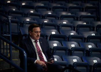 Suze na mom mypillow-u: Plač teoretičar zavjere pro-Trump Mike Lindell kaže sucu da nema novca za plaćanje novčanih kazni: ‘Ja sam u ruševinama’