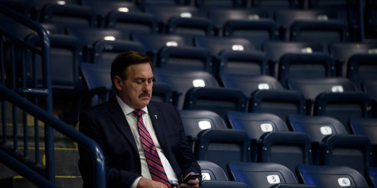 Suze na mom mypillow-u: Plač teoretičar zavjere pro-Trump Mike Lindell kaže sucu da nema novca za plaćanje novčanih kazni: ‘Ja sam u ruševinama’