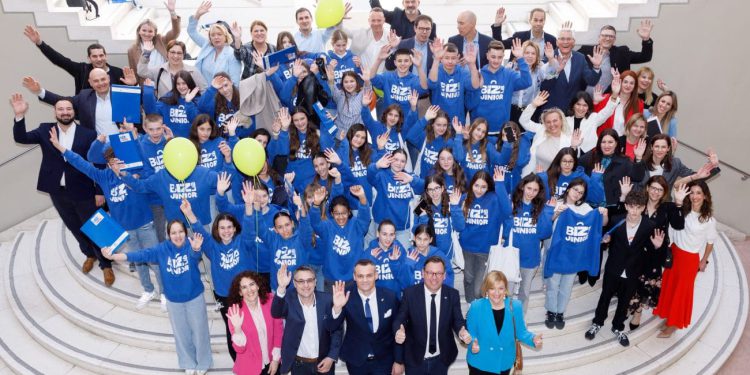 Svečanim uručenjem indeksa završen program BizLabJunior