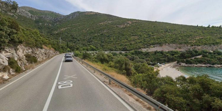 TEŠKA PROMETNA NESREĆA Kod plaže u Brsečinama poginuo mladić!