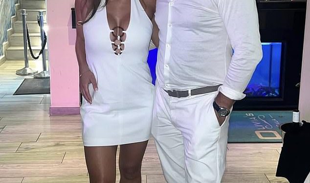 TOWIE STAR otkriva da će peti put biti tata jer s ponosom dijeli da je njegova supruga trudna