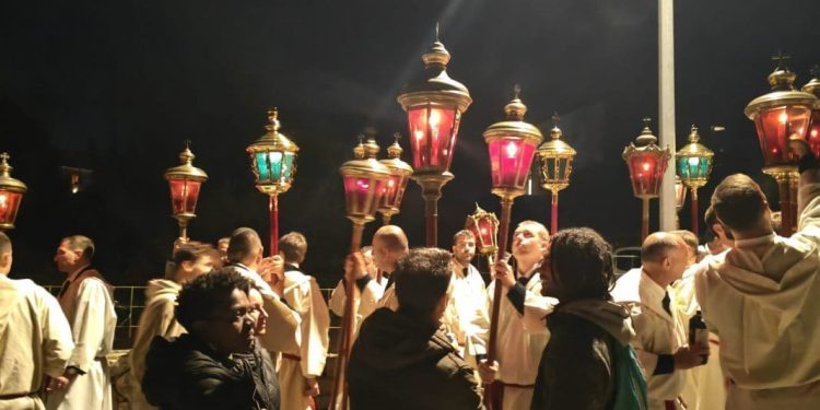 TRADICIJA DUGA VIŠE OD 500 GODINA Večeras se na Hvaru održava procesija “Za križen”