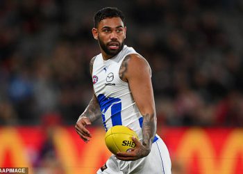 Terroma zvijezda Tarryn Thomas navodno se drži taoca na oružju nakon što je sastanak u kasnim noćima skrenuo “zastrašujući”