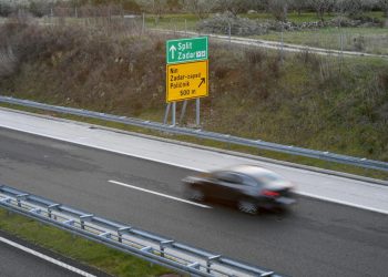Teško stradao u prometnoj nesreći na A-1: izletio na zemljanu površinu i okrenuo se na krov