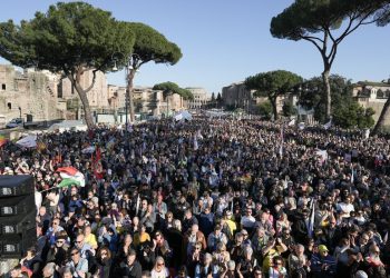 Tisuće prosvjeda u Rimu protiv EU Rearmament (Videos) – RT World News