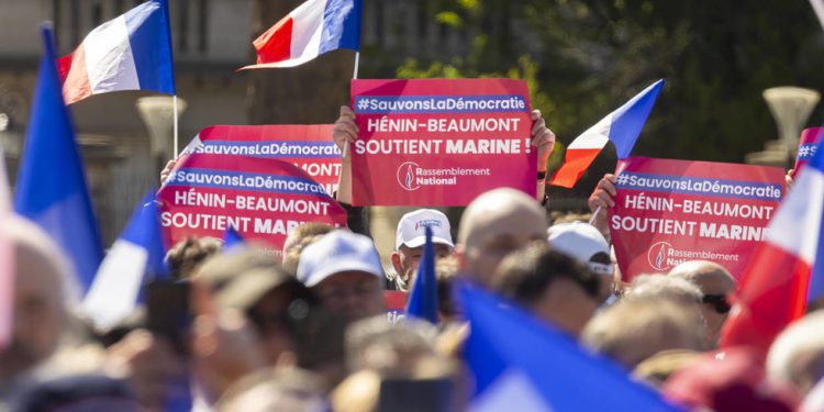 Tisuće se pridružuju Paris Rally u znak podrške Le Pen – RT World News