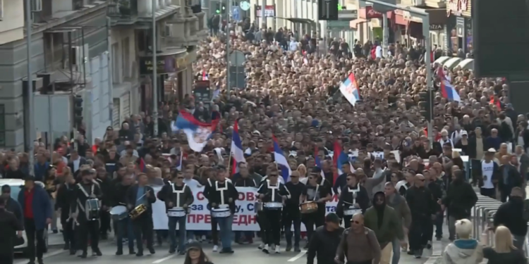 Tisuće skupa za VUCIC usred prosvjeda pod vodstvom studenata (videozapisi)-RT World News