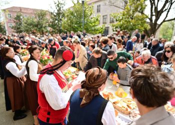 Tradicionalni Uskrsni doručak u Sinju: Slavlje okusa, običaja i zajedništva