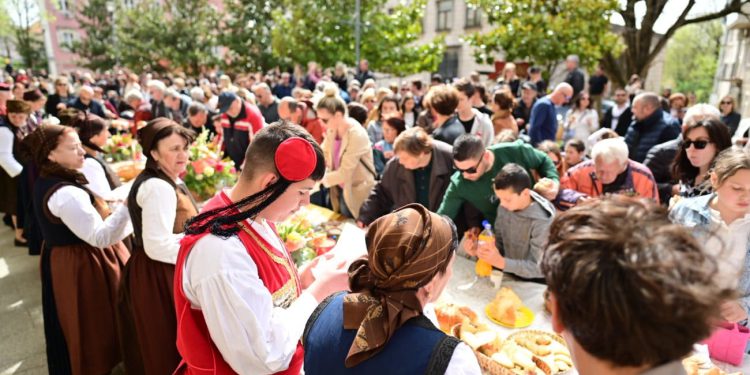 Tradicionalni Uskrsni doručak u Sinju: Slavlje okusa, običaja i zajedništva