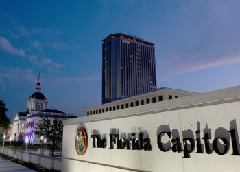 Trans prosvjednik uhićen nakon što je oprao ruke u ženskoj kupaonici na Floridi Capitol