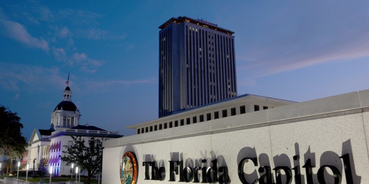 Trans prosvjednik uhićen nakon što je oprao ruke u ženskoj kupaonici na Floridi Capitol