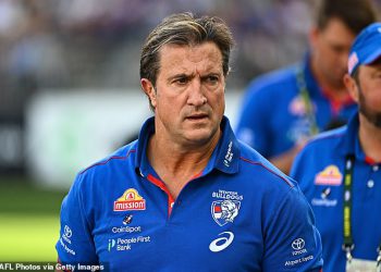 Trener AFL-a Luke Beveridge baca Bombshell o budućnosti problematične zvijezde Jamarra Ugle-Hagan nakon što su ga velikani igre pozvali da ga se prebaci na divljih videozapisa na društvenim mrežama
