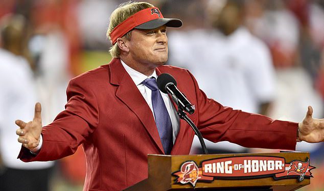 Trener bivšeg NFL-a uhvatio se kako se sviđa Rauchy Post zvijezde odrasle zvijezde