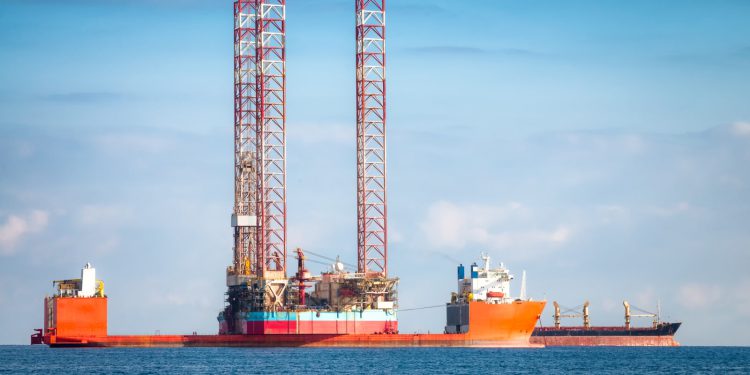 Trgovinski rat i sankcije Iranu drže cijene nafte iznad 63 dolara