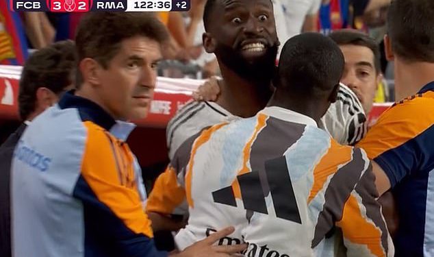 Tri crvene karte, Jude Bellingham ‘suzdržana’ i paket leda bačen na suca: Real Madrid implode u poraz Copa del Rey od Barcelone – a Antonio Rudiger suočava se