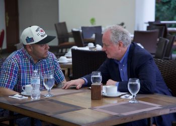 Tropska pića uz bazen? Nije tako brzo, kaže senator koji je posjetio Abrego Garcia u El Salvadoru