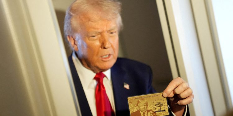 Trump 220 najvećih kupaca njegovog meme coina poziva na privatnu gala večeru, potezom pogurao vrijednost tokena za 70%