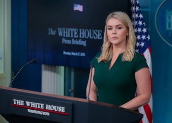 Trump administrator odbija surađivati ​​s novinarima koji uključuju njihove zamjenice u potpise e -pošte